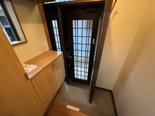 所沢市和ヶ原戸建ての玄関|落ち着いた玄関です