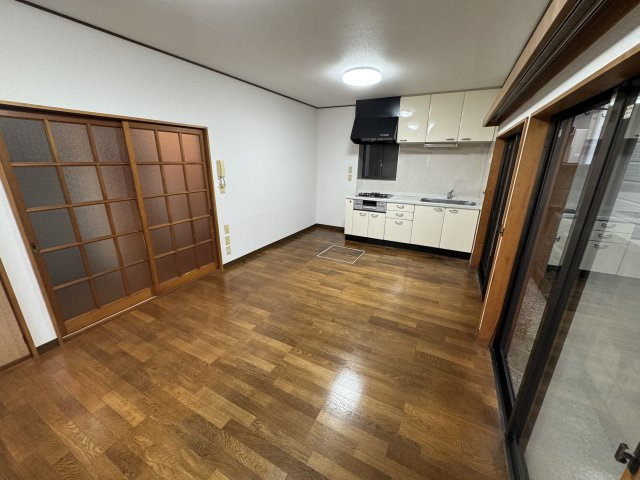 所沢市和ヶ原戸建ての居間・リビング|こちらの居間で趣味の時間をお楽しみください