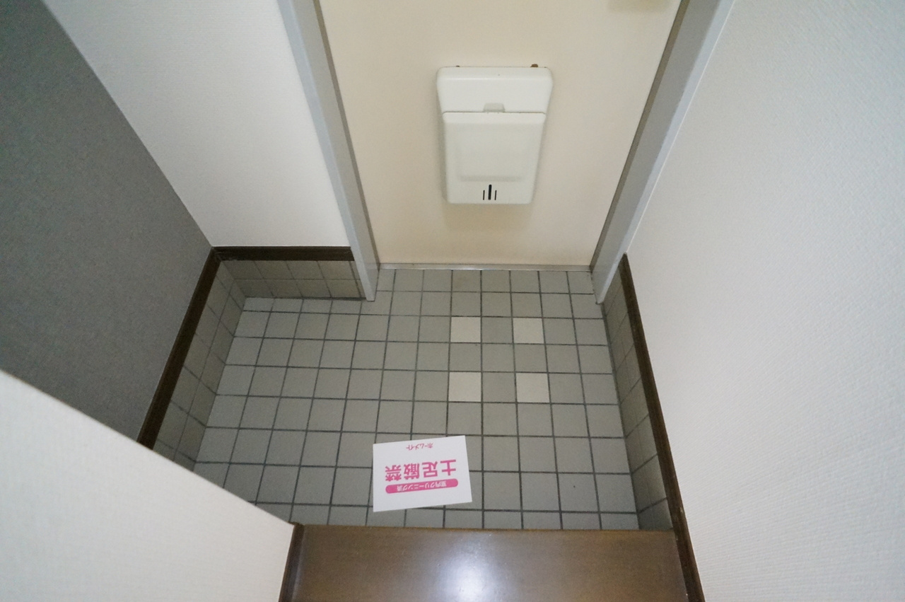 グランドール神宮の玄関