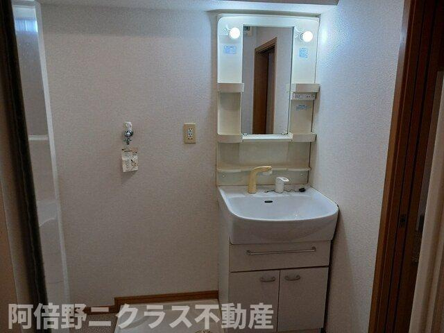 キングスコート桑津の洗面所|広い洗面スペース