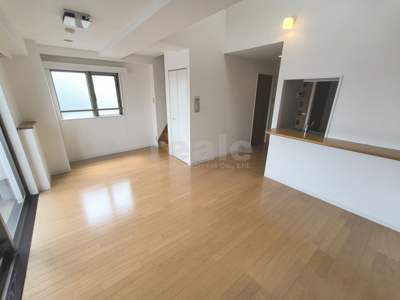 武蔵野市中町３丁目の賃貸マンションの居間・リビング