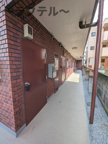 所沢市大字久米の賃貸マンションのエントランス