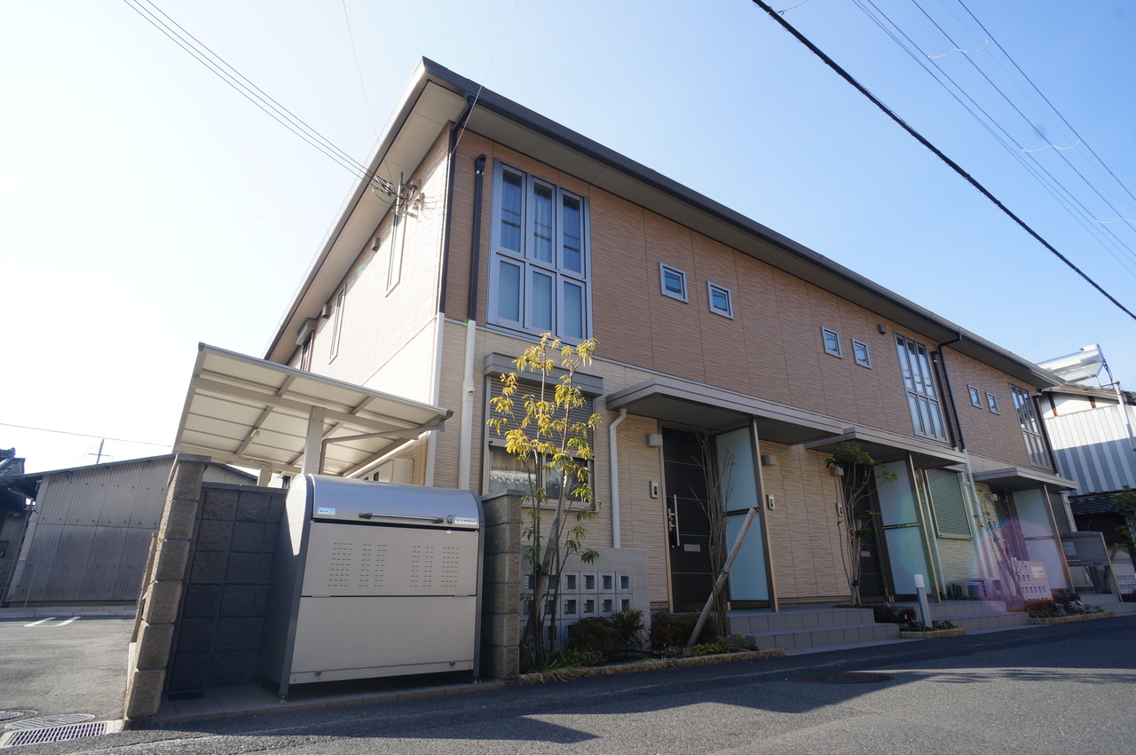 シャーメゾン東坊城の外観