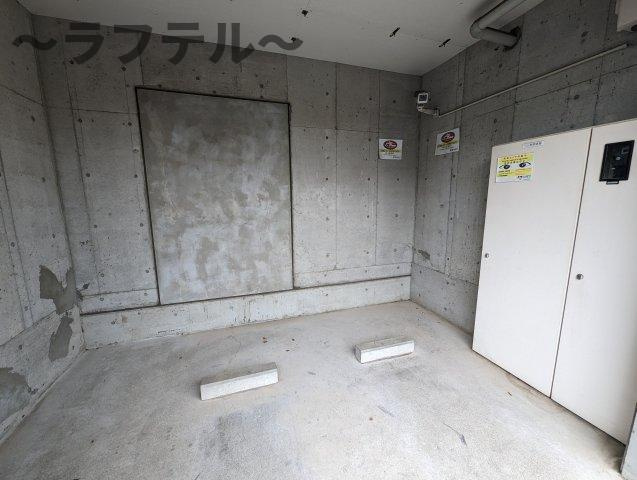 所沢市くすのき台１丁目の賃貸マンションの駐車場