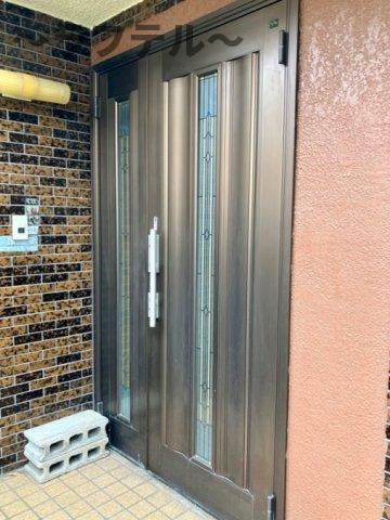 北入曽戸建の玄関