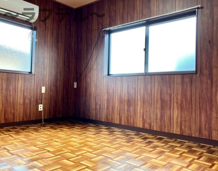 北入曽戸建の洋室