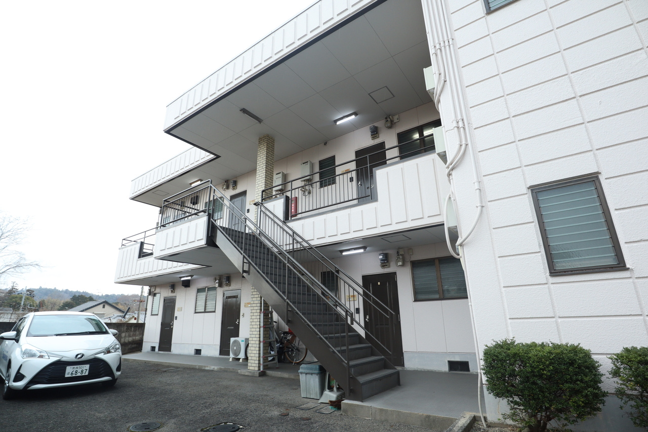 メゾンドフルール生駒壱番館の駐車場