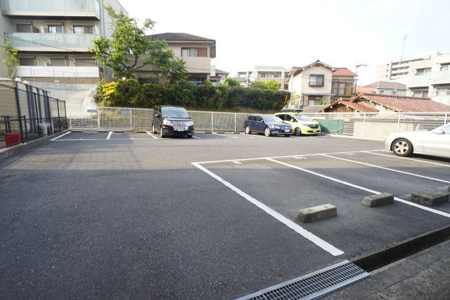 ＭＯＩビルの駐車場