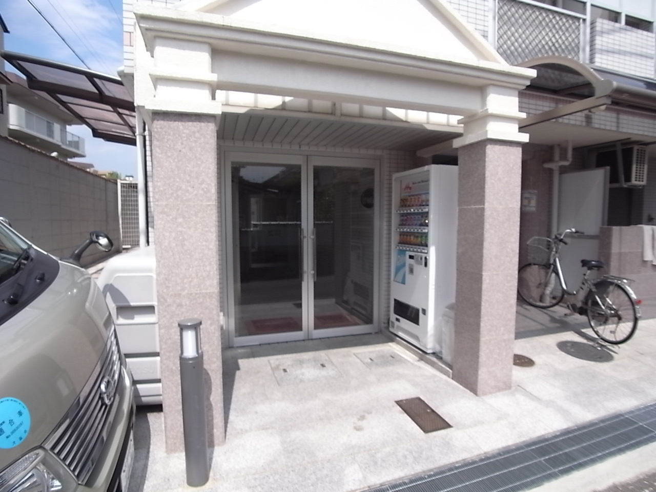 シティパレス21西大寺Ｐー１のエントランス