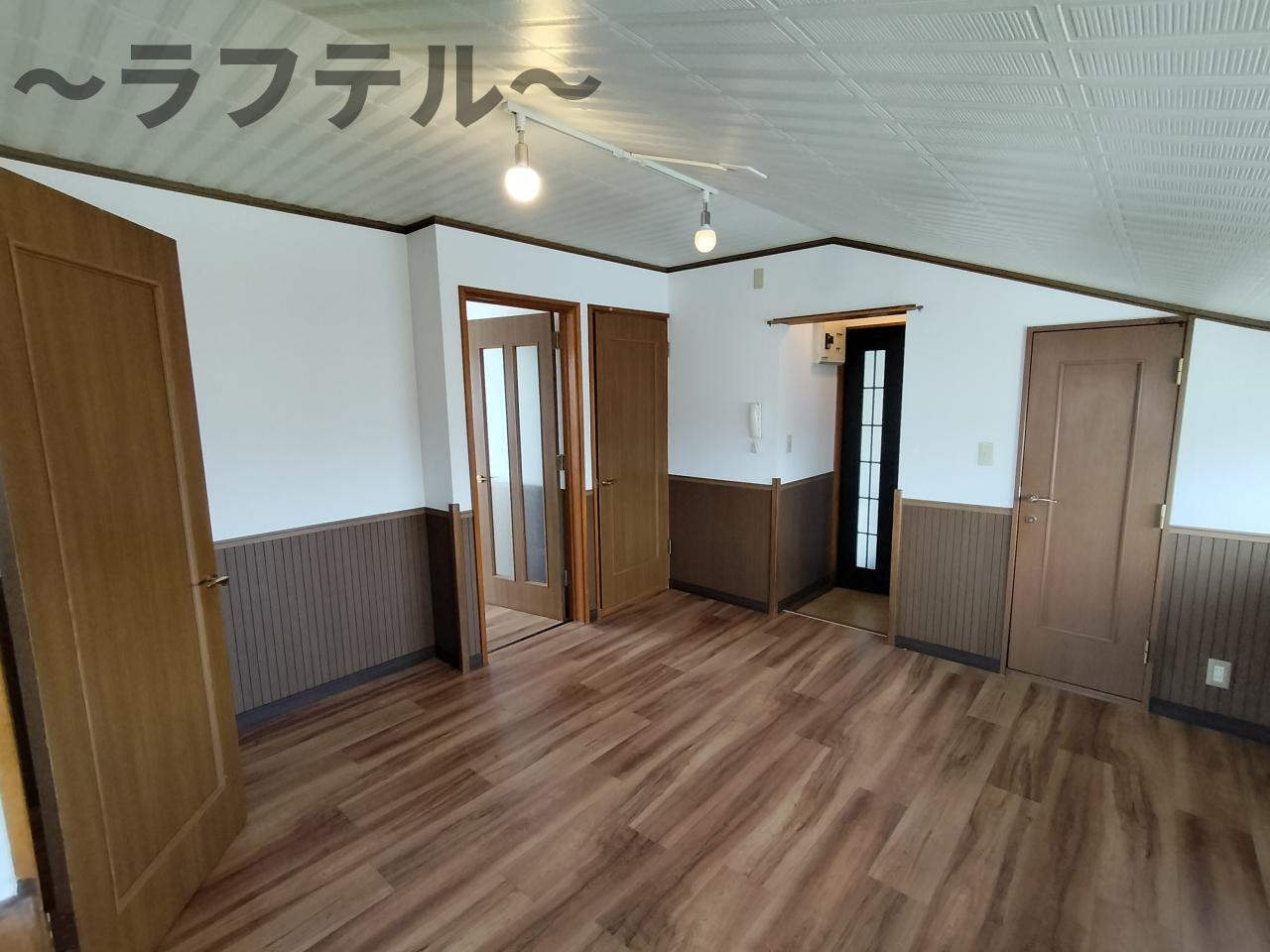 ワイケイパレスの居間・リビング