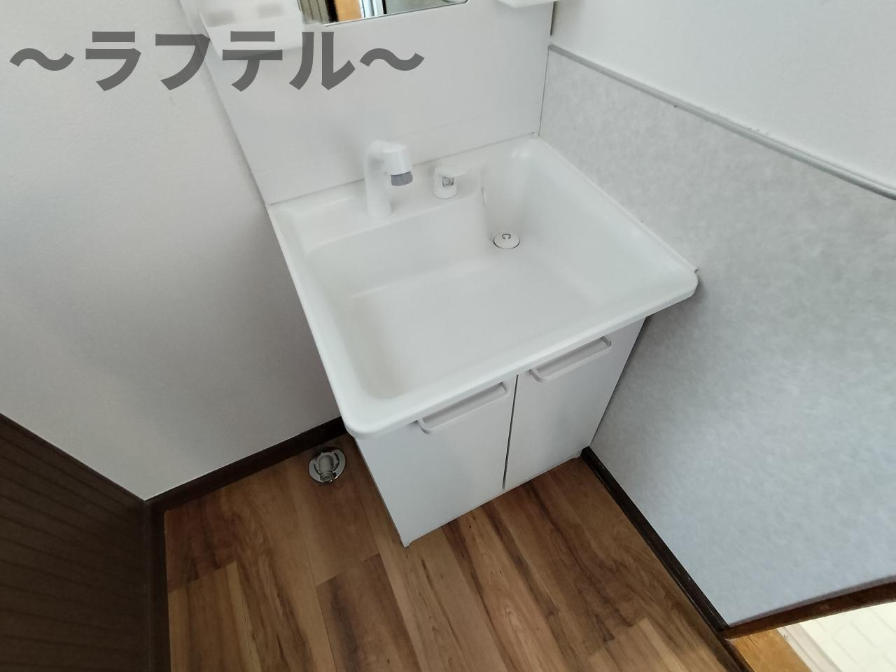 ワイケイパレスの洗面所