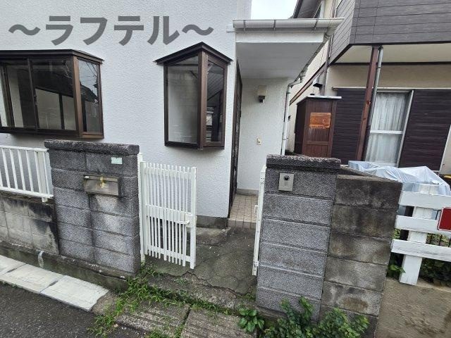 小手指ガーデン戸建のエントランス