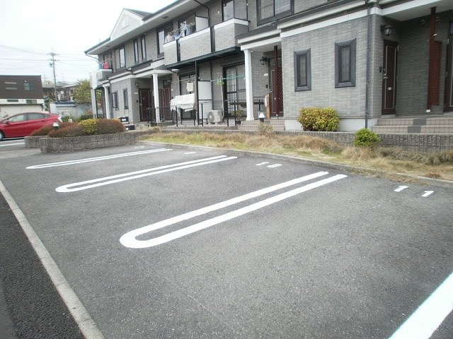 グランソレイユ　（斑鳩町）の駐車場