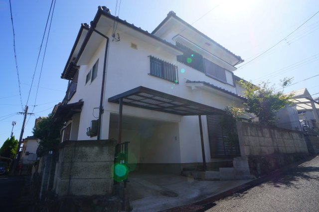 あやめ池南３丁目戸建のエントランス
