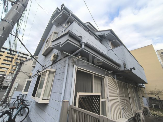 武蔵野市緑町１丁目のアパートの外観