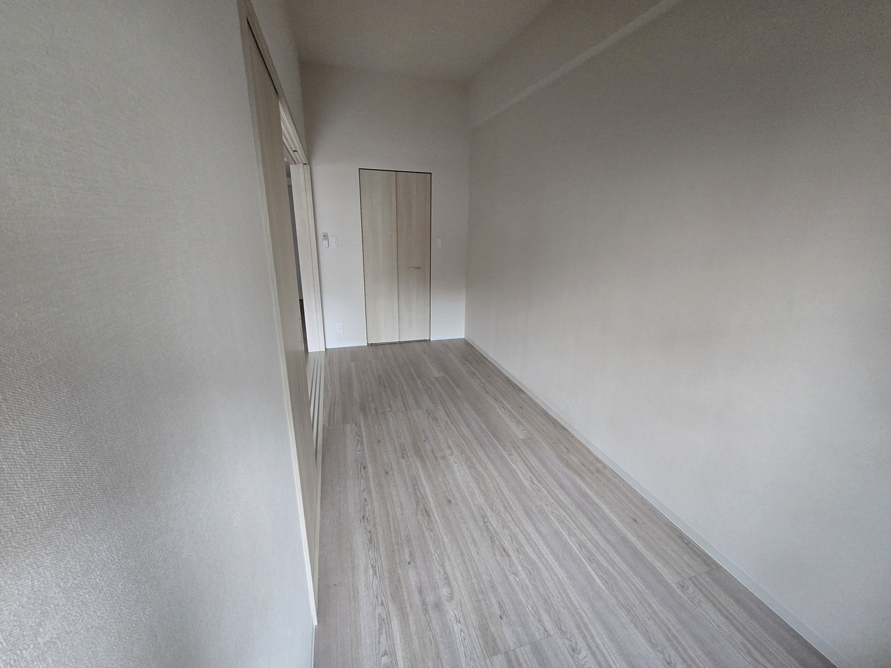 メゾンドールの寝室|別部屋イメージ写真