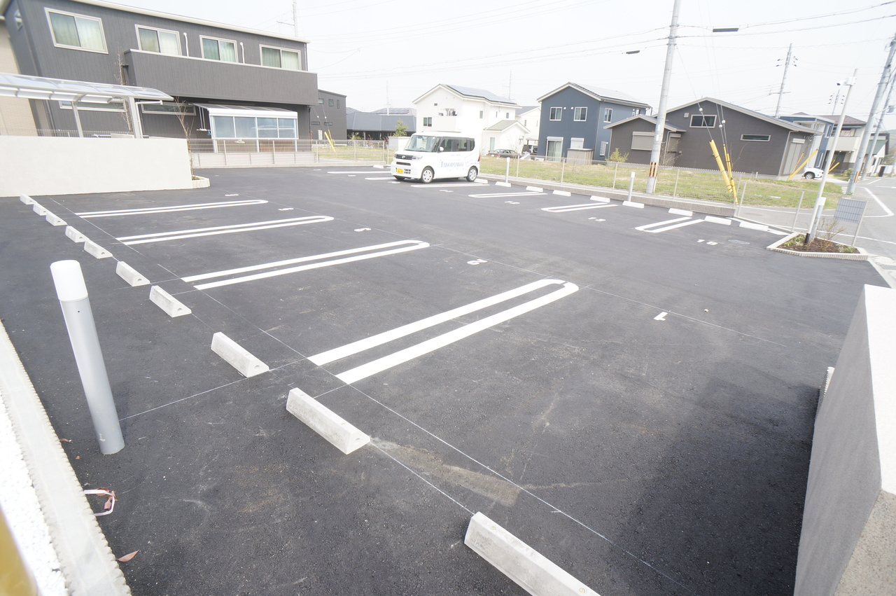 木津川市城山台５丁目のアパートの駐車場