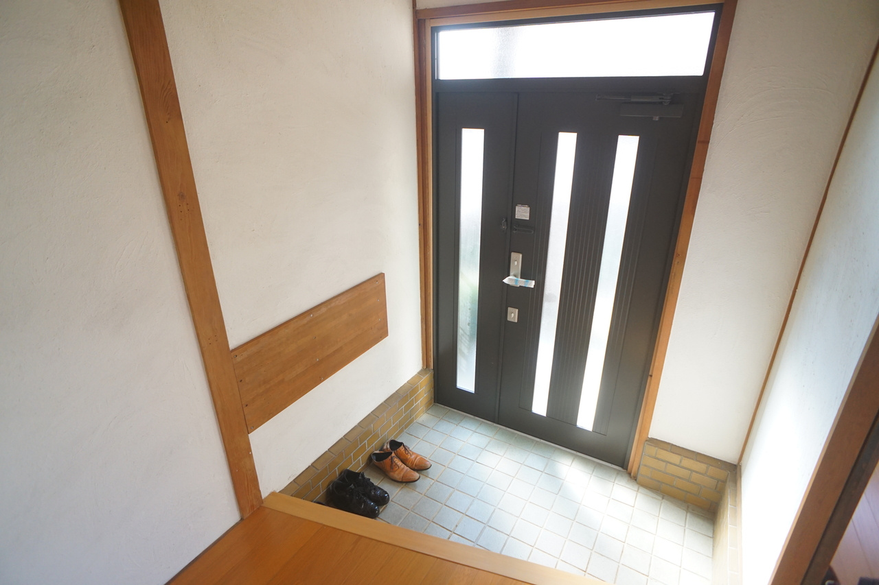 興留５丁目戸建の玄関