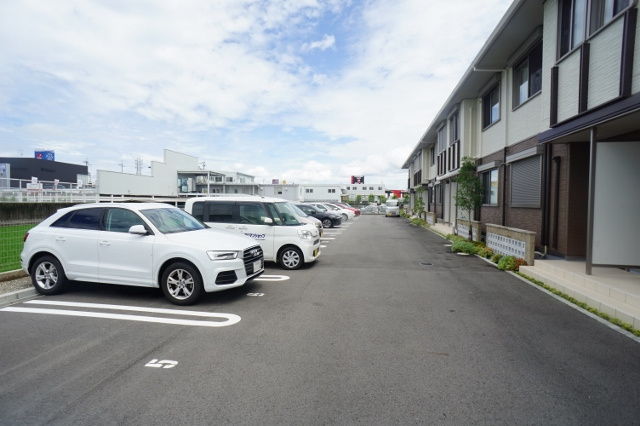 シャーメゾン　エストの駐車場