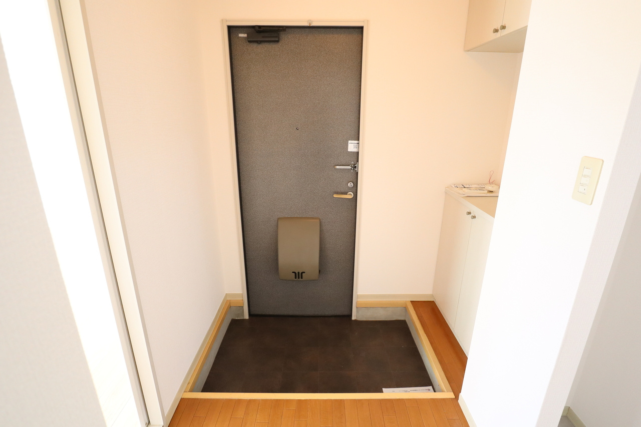 ヴィレッジ万葉Ｃ棟の玄関