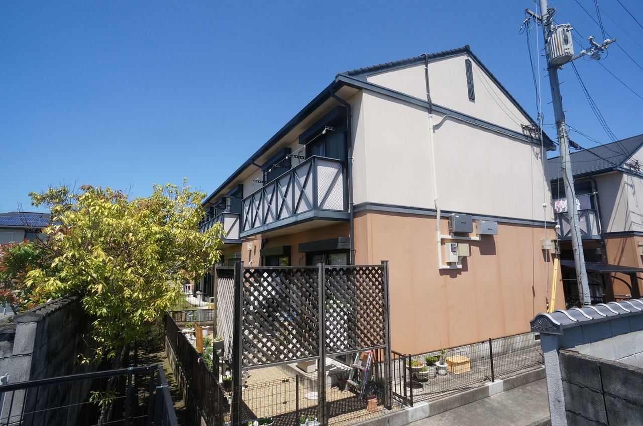 ヴィレッジ万葉Ｃ棟の外観