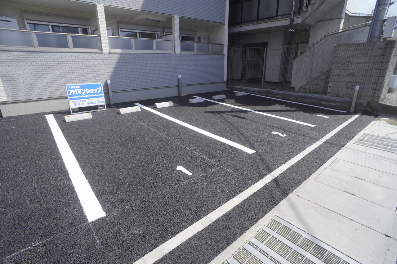 グランシエル王寺Ｉの駐車場