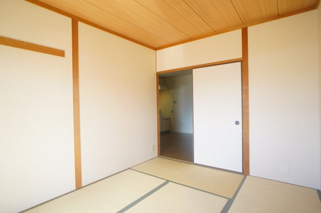 エレガンス登美ヶ丘の和室