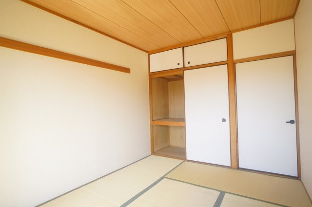 エレガンス登美ヶ丘の和室