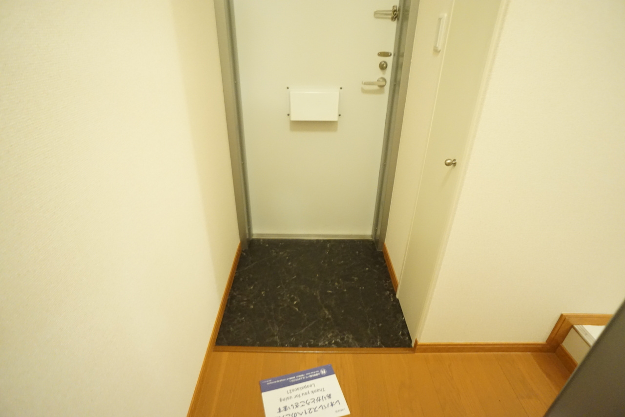 レオパレス冨田Ⅳの玄関
