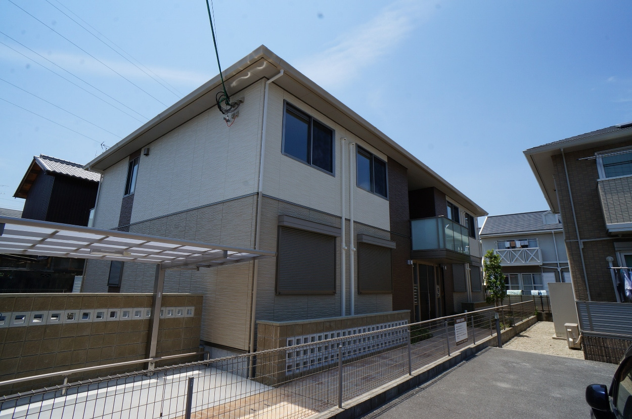 シャーメゾン七条のエントランス
