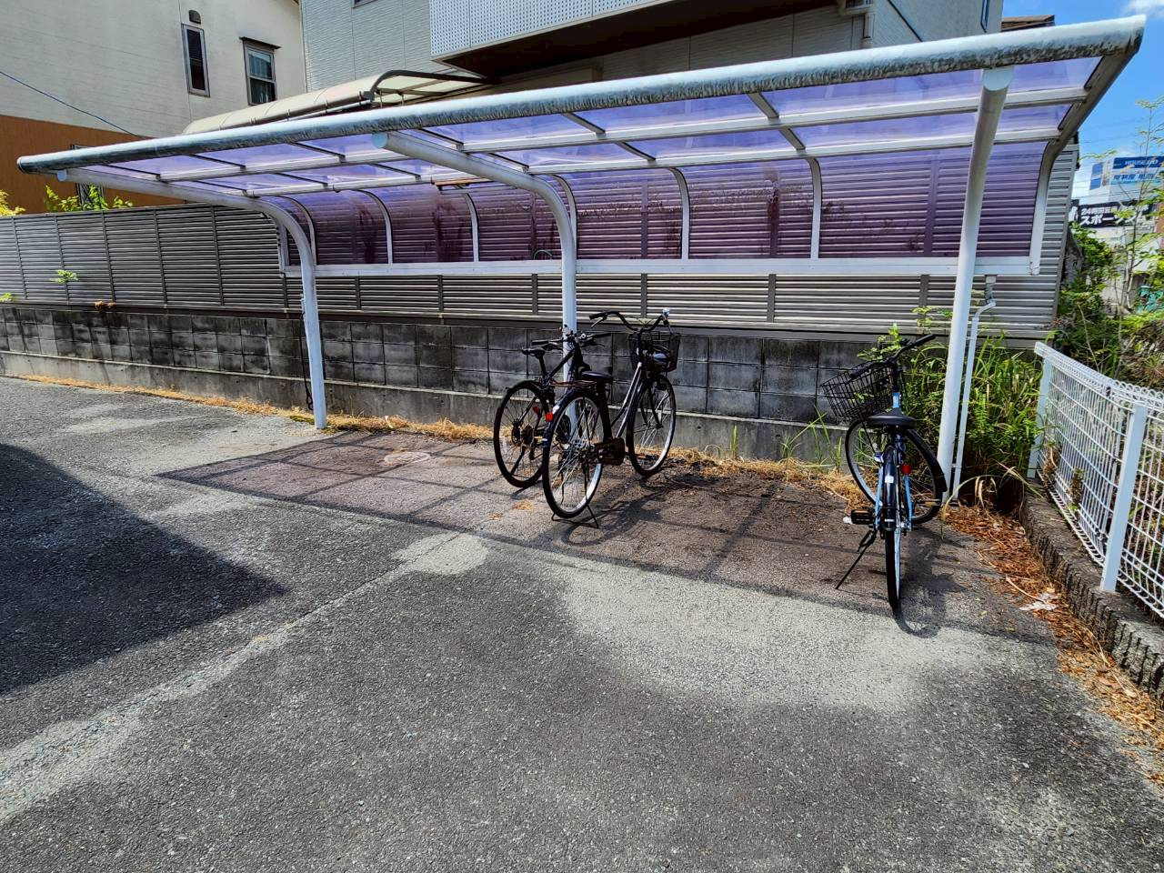 エストクールの駐車場