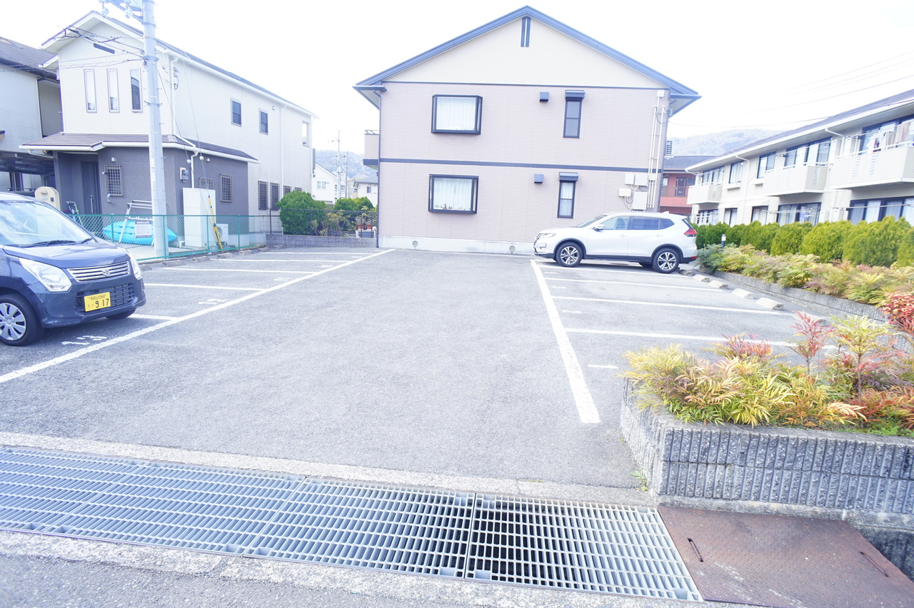 ラークハイムⅡの駐車場