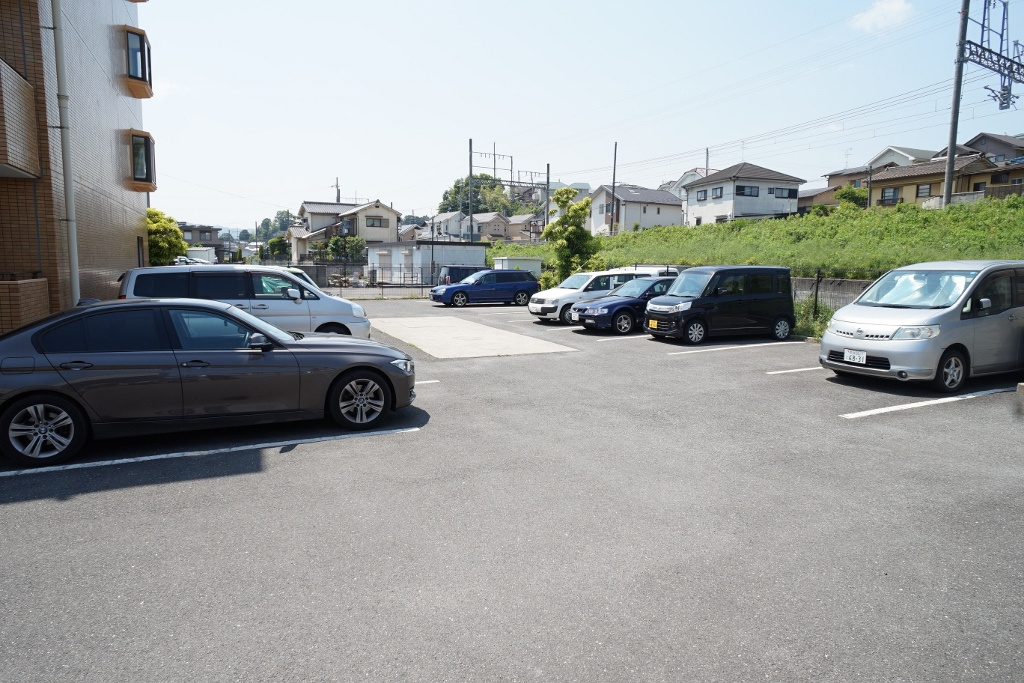 シェーヌ生駒の駐車場