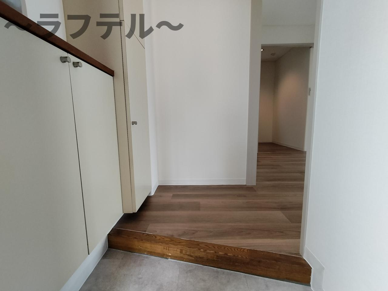 所沢市弥生町の賃貸マンションの玄関