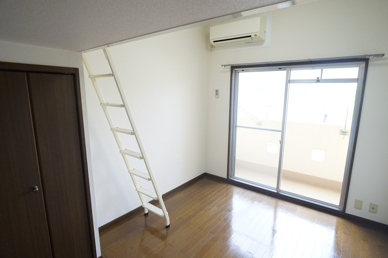 シティパレス生駒谷田町P7の居間・リビング
