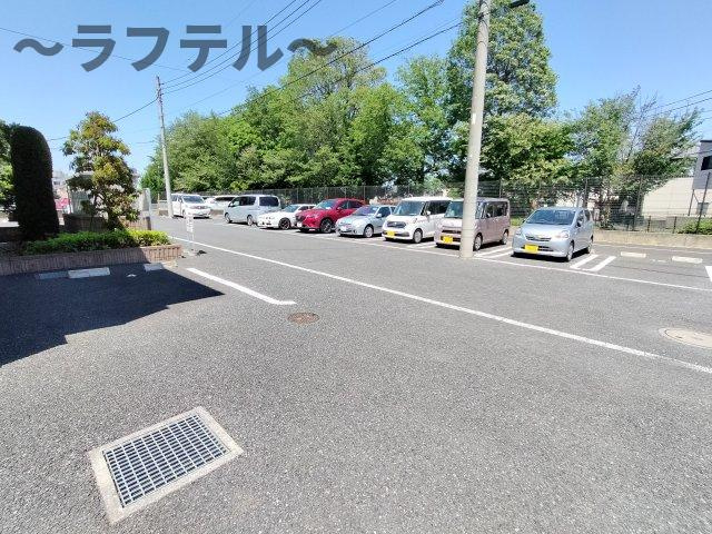キャンディッドの駐車場