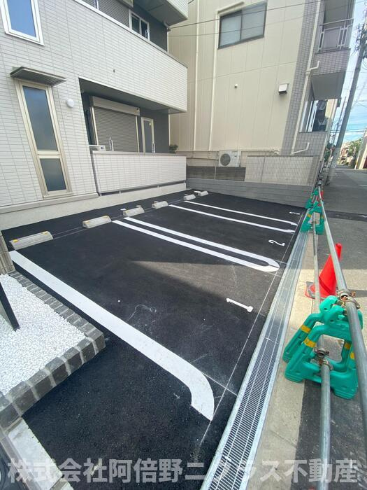 クラシスト北畠の駐車場
