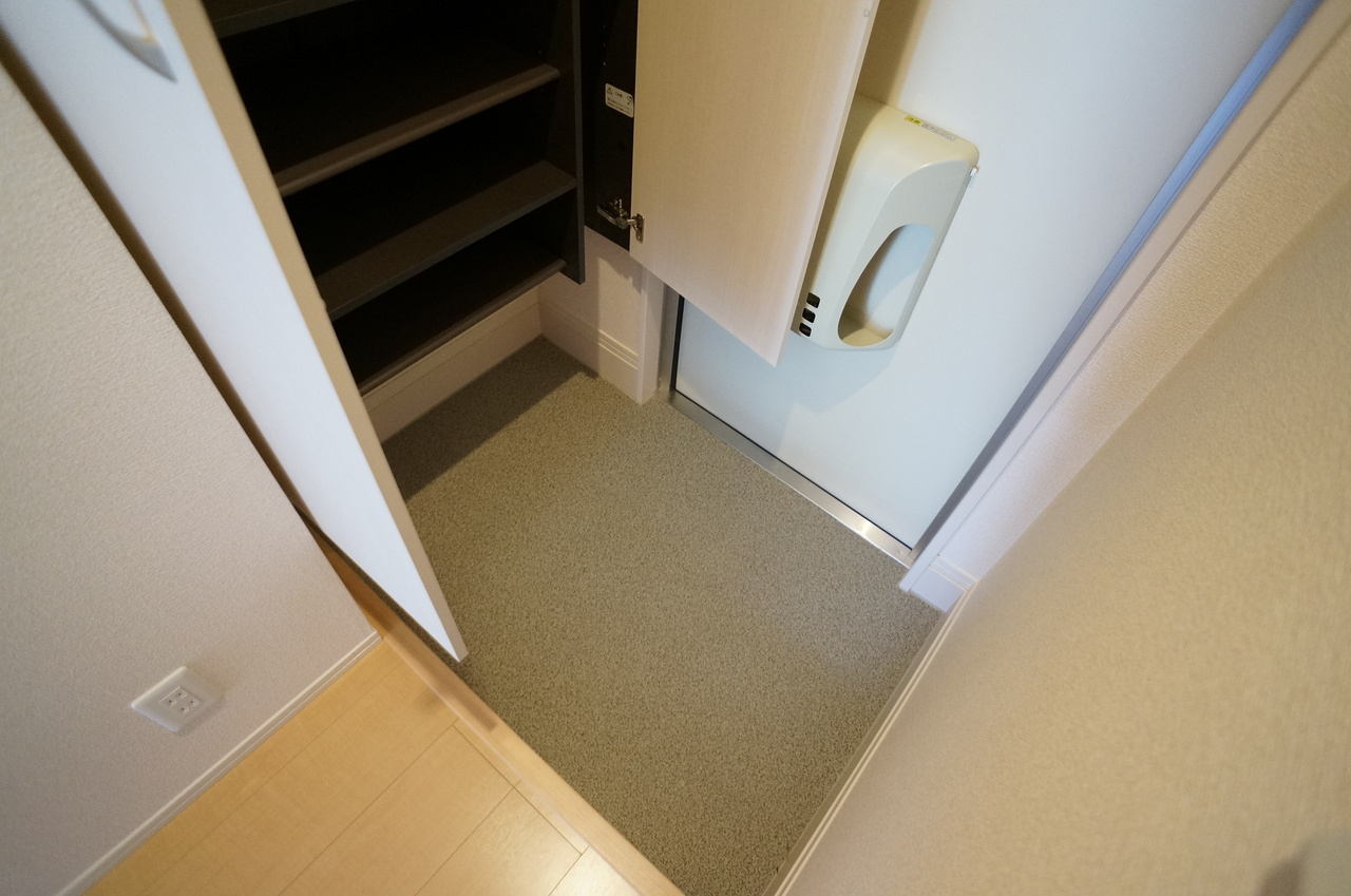 セントレジス八尾の玄関