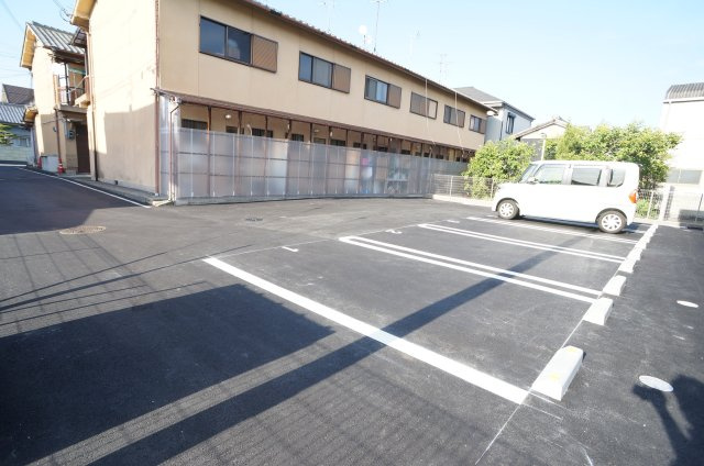 セントレジス八尾の駐車場