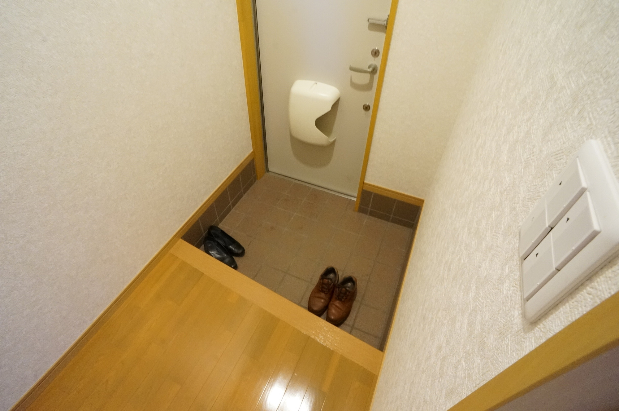 橿原市内膳町５丁目のタウンの玄関