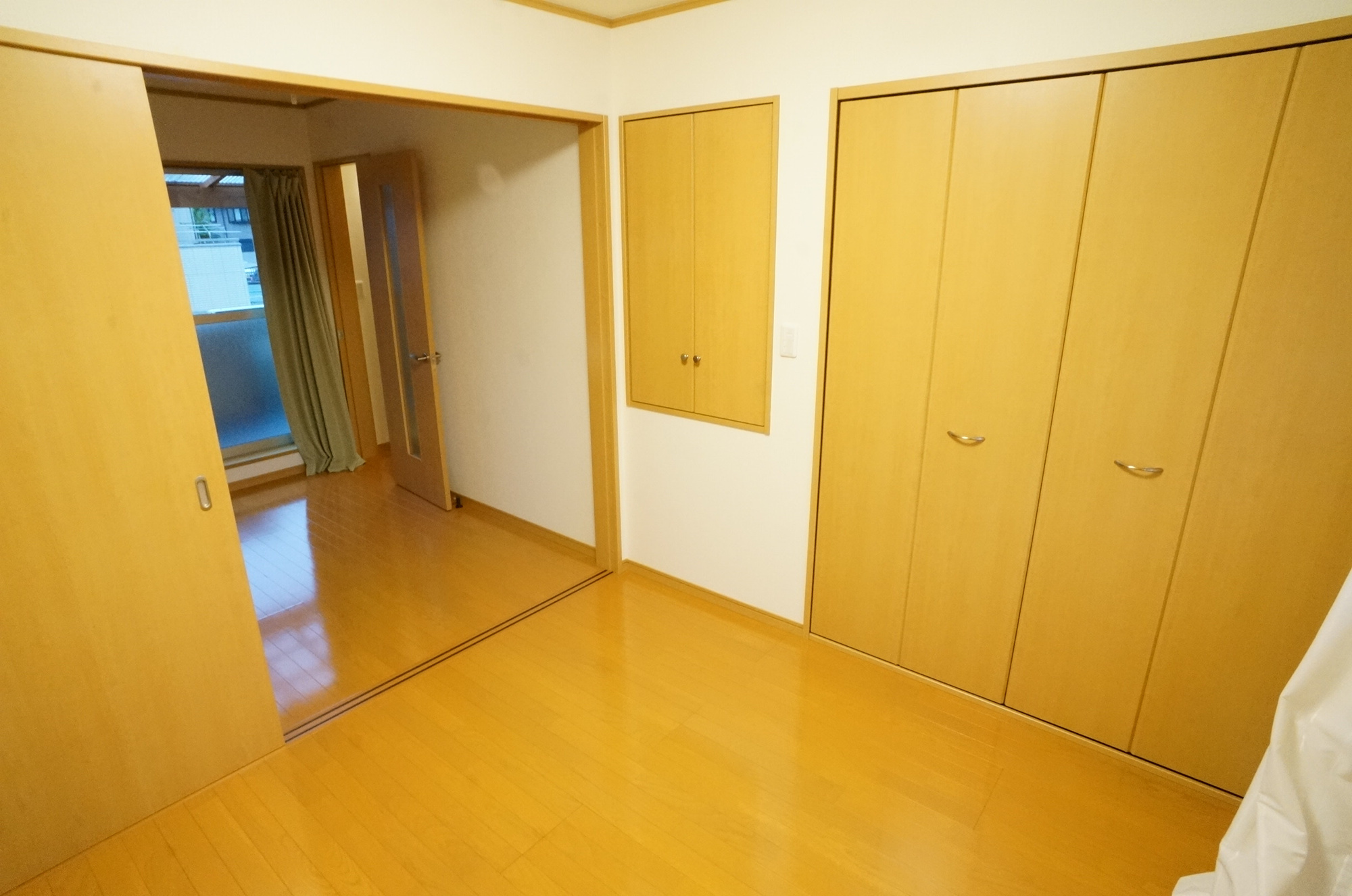橿原市内膳町５丁目のタウンの洋室