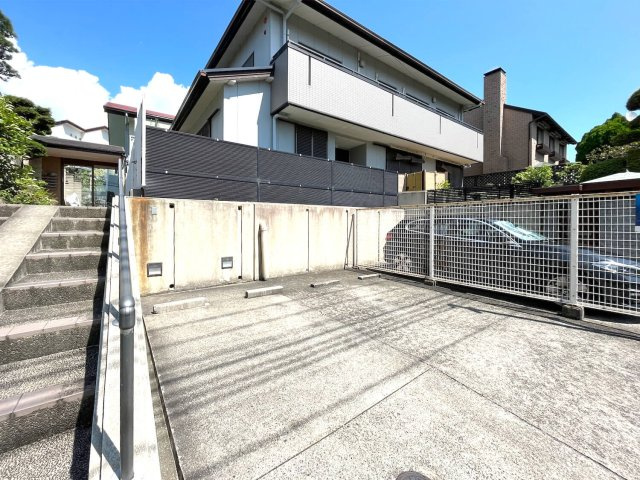 コンフォール雲井の駐車場|駐車スペースもあります