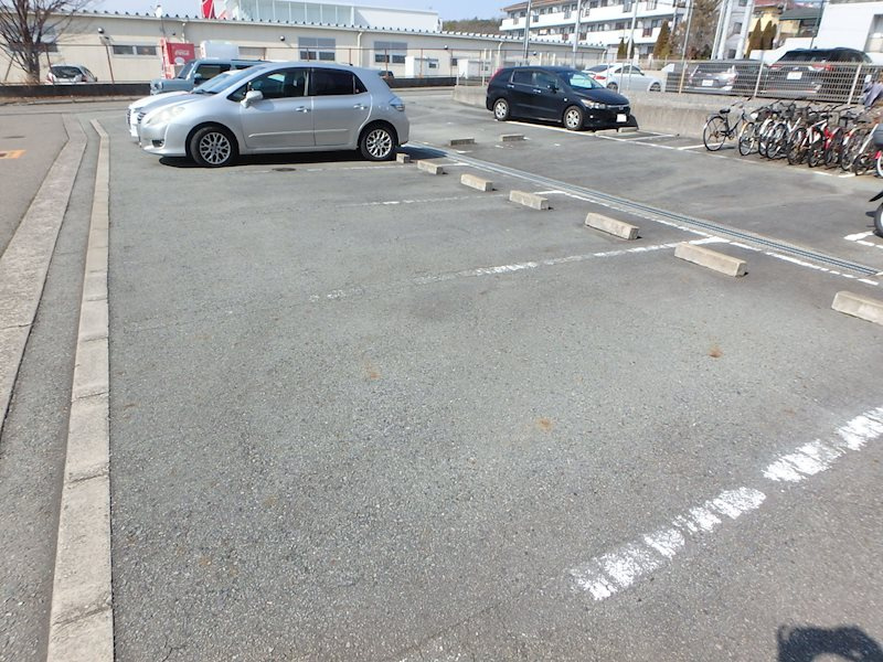 エスペランス・コートの駐車場