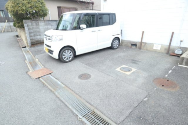 松美台ハイツの駐車場