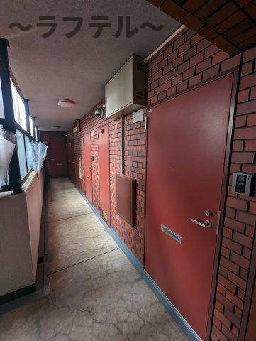 所沢市小手指町１丁目の賃貸マンションの玄関