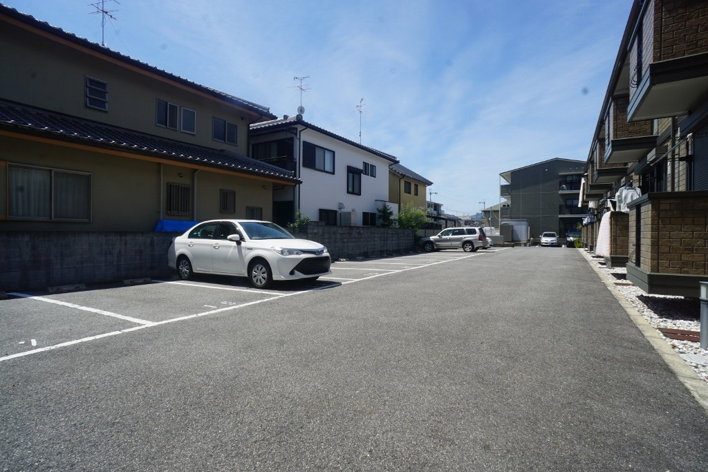 カサベルデ西大寺の駐車場
