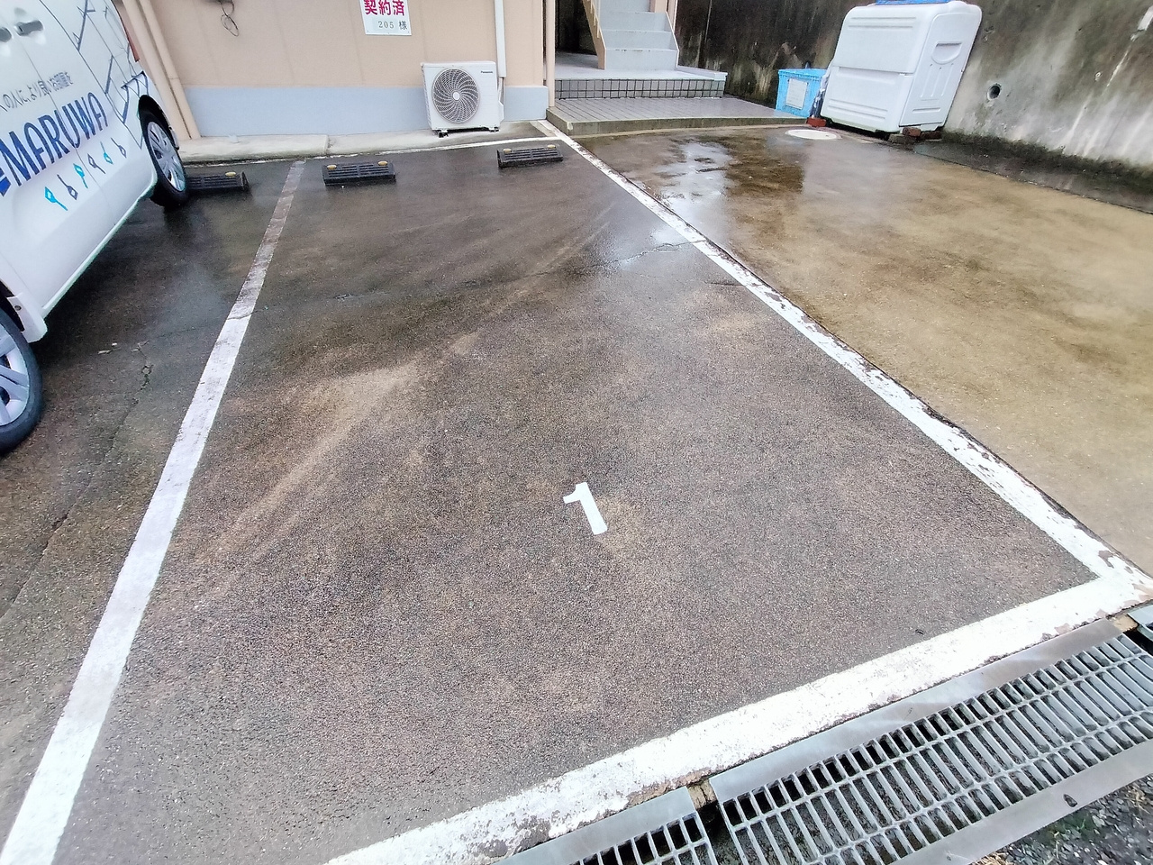 コーポ諏訪西大寺の駐車場