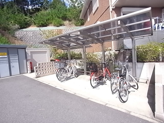 カーサフェリーチェAの駐車場