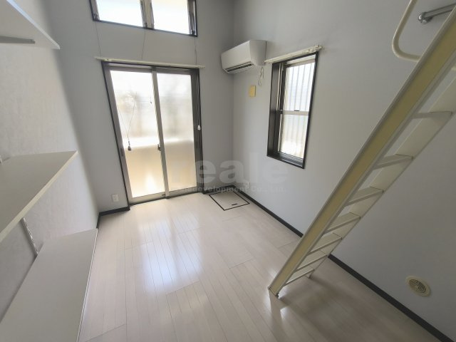 杉並区松庵２丁目のアパートの洋室