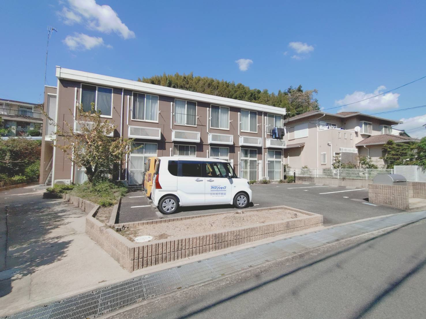 レオパレス王寺の駐車場